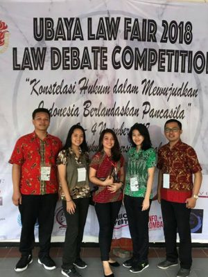 Juara Pertama Kompetisi Debat Hukum (Ubaya Law Fair 2018 Debate Competition)